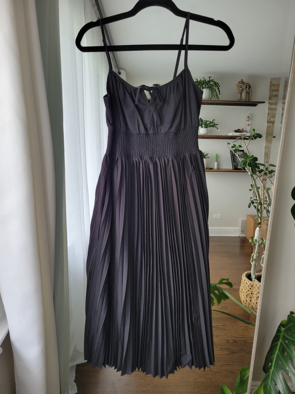 🍒 J. Crew Black Pleated Spaghetti-Strap Midi Dress